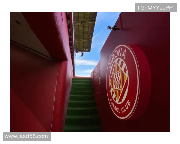 塞维利亚与赫罗纳激战正酣比分悬念引发球迷热议