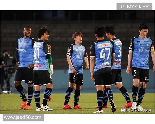 京都不死鸟与山形山地的激烈对决展现足球魅力与团队精神