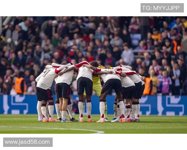 精彩赛事回顾：本轮足球比赛各大球队最新比分与精彩瞬间盘点