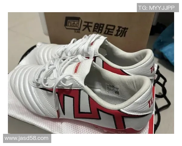 足球鞋选购指南：如何挑选适合自己的专业足球鞋提升竞技表现