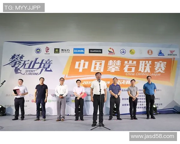 重庆攀岩队协作模式深度对比及其对竞技表现的影响分析 重庆攀岩队协作模式深度对比及其对竞技表现的影响分析